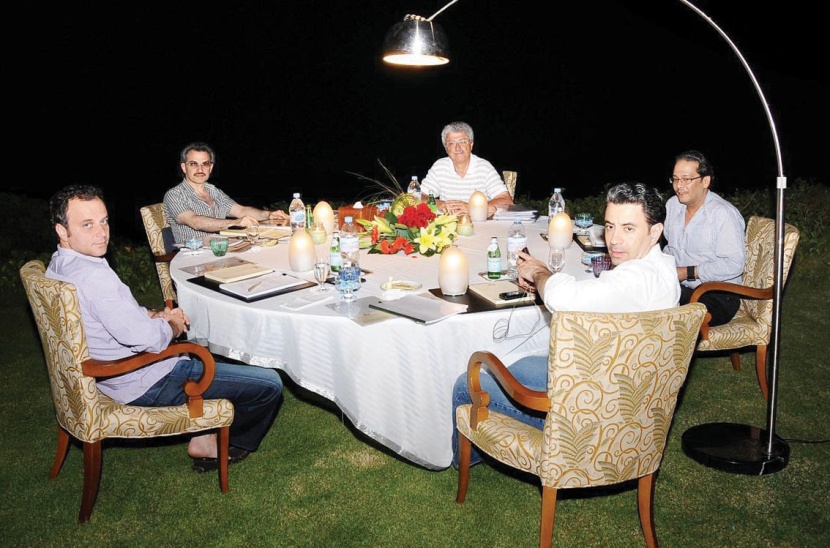 كبار مديري "المملكة القابضة" الأربعة يشترون 4 ملايين سهم في الشركة