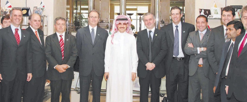 الوليد بن طلال يستقبل وفدا تجاريا برازيليا