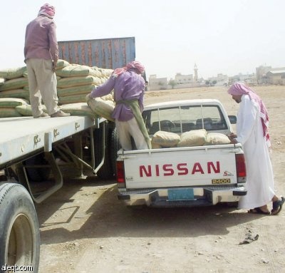 400 طن أسمنت سعودي تعبر المنافذ لأول مرة منذ 12 شهرا.. والجمارك تعد بتسهيل الإجراءات