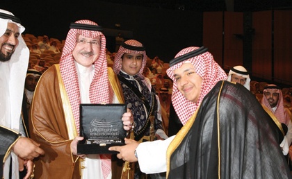 الأمير سطام يرعى تخريج أول دفعة لدبلوما الثانوية الأمريكية