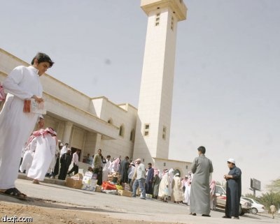 هناك من يسابق على الأرباح الدنيوية وينسى ألأرباح الباقية