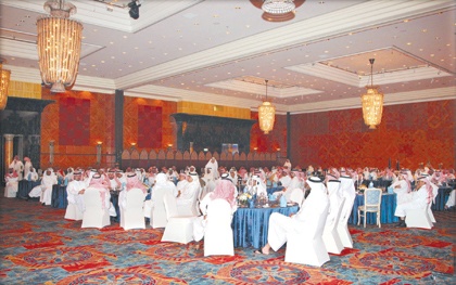 الحناكي يحتفي بالعارضين في معرض سيتي سكيب جدة