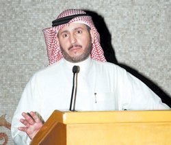 الحناكي يحتفي بالعارضين في معرض سيتي سكيب جدة