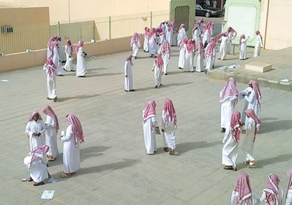 استشاري: أشعة الشمس تهدد الطلاب بإصابتهم بإغماء