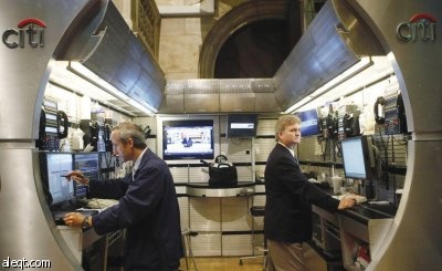 القطاع المالي يقود البورصات العالمية للقاع