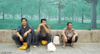 المغتربون يحصلون على أفضل أجور في آسيا ويعانون في بريطانيا وأمريكا