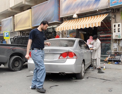 محال زينة السيارات تترقب نهاية الاختبارات لحصد أموال الطلاب