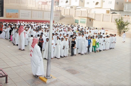 معلمو المدارس الأهلية... جهد مضاعف وراتب لا يتجاوز 2500