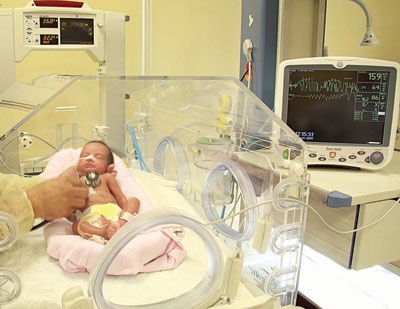 الولادة لا بد أن تكون في مستشفى مجهز لاستقبال الخدج بوجود طاقم طبي متخصص ومتمرس