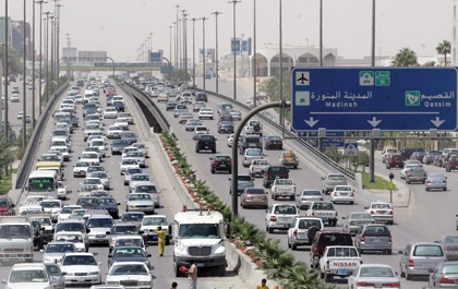 الدبابات .. حيلة المقيمين لمواجهة زحام العاصمة