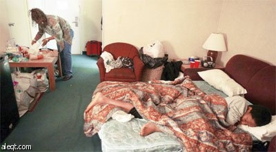 الأمريكيون يقايضون المنازل بفنادق .. والكساد يضخم صفوف المشردين