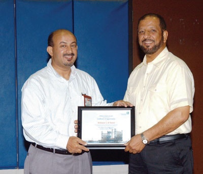 «أرامكو» تكرم مجموعة المعجل لأدائها في «الجزر الصناعية»