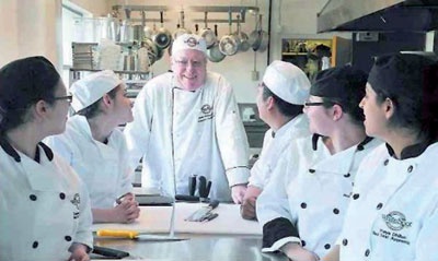 طباخو رؤساء الدول .. صانعو موائد وكاتمو أسرار ومراقبون