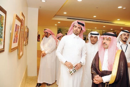 «غرناطة» يتيح المجال للمبدعين لعرض أعمالهم الفنية