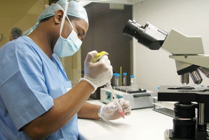 د. أبو رافع: أهمية دراسة الحالة قبل اختيار برنامج تحديد جنس الجنين.. وخزعة الأجنة أفضل الأساليب