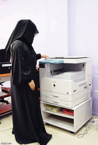 تناحر فكري حول عمل النساء في مهنة «التعقيب»