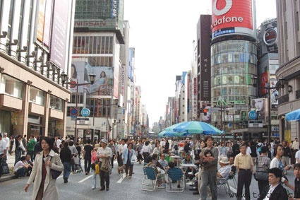 اليابان عالقة في المنطقة المحايدة