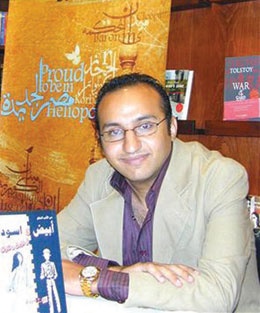 الأدب الساخر بحاجة لاعتراف أصحابه.. والمؤسسات الثقافية لن تحترم من لا يحترم مهنته