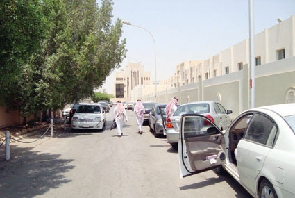 دوائر العاصمة الحكومية .. المراجعون بلا مواقف
