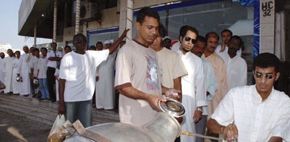 الفول لا يزال سيد المائدة الرمضانية للعائلة الحجازية