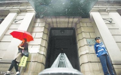 فوز المعارضة يقفز ببورصة طوكيو والين رغم تراجع الأسواق العالمية