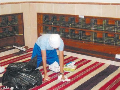 شباب وفتيات يطلقون حملة لتنظيف المساجد على الطرق