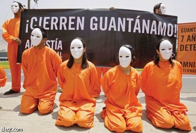 معتقلو جوانتانامو يتحدثون مع أسرهم عبر دائرة الفيديو