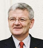 وزير الخارجية الألماني السابق فيشر يعمل مستشارا لـ «بي إم دبليو»