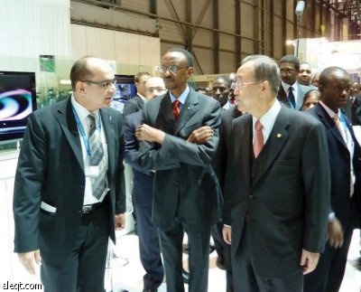 أمين عام الأمم المتحدة ووزير الاتصالات السعودي يزوران جناح «زين»