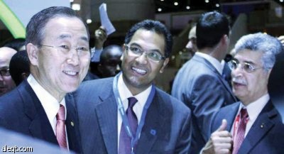 كي مون في جناح «موبايلي» ويشيد بمبادراتها