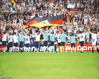 كرة القدم تلهث وراء إيرادات إعلانات الإنترنت