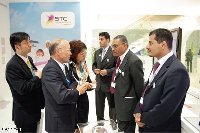 تتابع زيارات الوفود الوزارية لجناح «الاتصالات السعودية» في جنيف