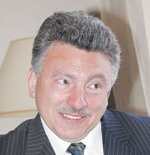 رئيس الغرفة العربية - الأمريكية: الولايات المتحدة تخسر من تعقيد تأشيرات العرب