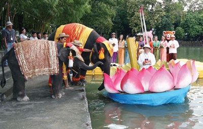 100 ألف زوج أجنبي  يتدفقون على مدينة تايلاندية فقيرة