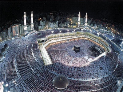 الشيخ العجلان: حجز الأماكن والصلاة 
على القبور  غير جائز.. وهذا حكم الجاهل
