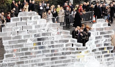 كثير من المكاسب والكثير عرضة للخسارة