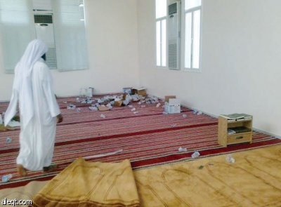 المصلون  يعانون  من حركات العابثين في الصلاة و الراكضين لإدراك ركعاتها