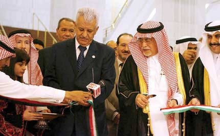 وزير الثقافة والإعلام يفتتح فعاليات الأيام الثقافية الفلسطينية في المملكة