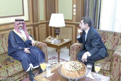 الوليد بن طلال يبحث مع الرئيس الفرنسي مواضيع استثمارية