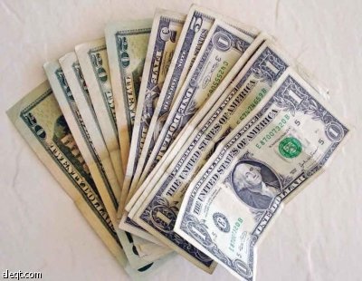 البرلمانات الخليجية تثير التكهنات مجددا حول مستقبل ربط العملات الخليجية بالدولار