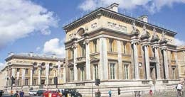 قاعة الأمير سلطان للتراث الإسلامي منارة سعودية في متحف الأشموليان لدعم مبادرات حوار الحضارات