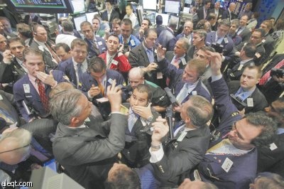 الدولار يندفع والأسهم تقفز والذهب يتراجع بعد تقرير الوظائف الأمريكية