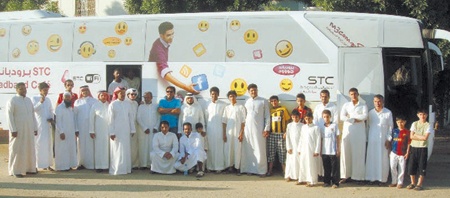 «الاتصالات السعودية» تدعم إعادة الحياة للمواقع المتضررة في جدة بخدمات متنقلة