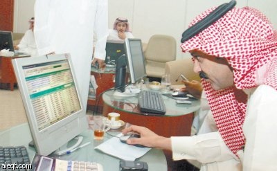 مؤشر السوق يطمئن المتداولين ويعود فوق 6000 نقطة مع ترقب الميزانية