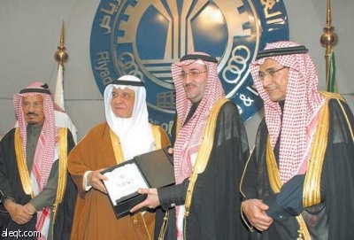 وزير التجارة يكرم «الاتصالات السعودية» لرعايتها أنشطة غرفة الرياض