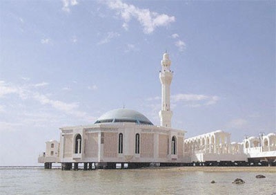 دعوة إلى التقليل من زخرفة المساجد والتوسع في بنائها
