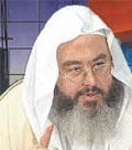 المنجد: التشويش على المصلين ممنوع حتى ولو كان بقراءة القرآن