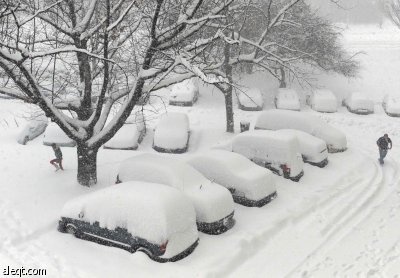 عاصفة ثلجية شديدة تضرب الساحل الشرقي لأمريكا .. وتعرقل وسائل النقل