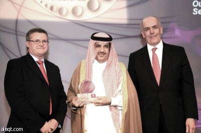 العيسى يتسلم «جائزة أفضل رئيس تنفيذي للإنجاز المطلق 2009» من مركز قطر للمال