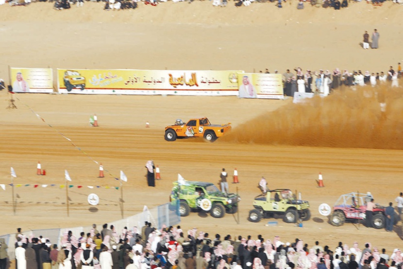 الرمال الذهبية.. 18 مليون ريال عائدات تجمعات الشباب